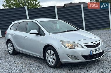 Універсал Opel Astra 2011 в Рівному