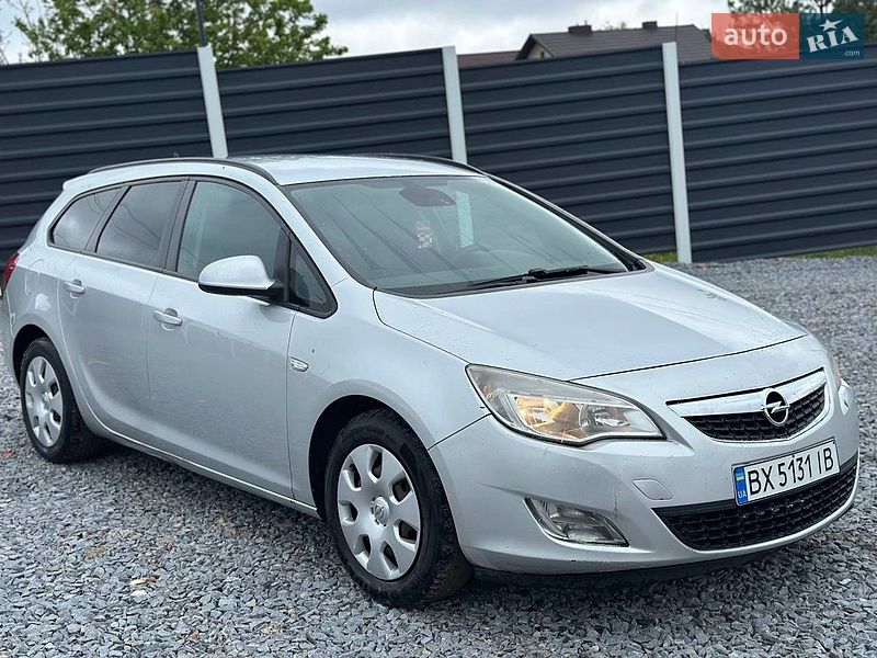 Универсал Opel Astra 2011 в Ровно