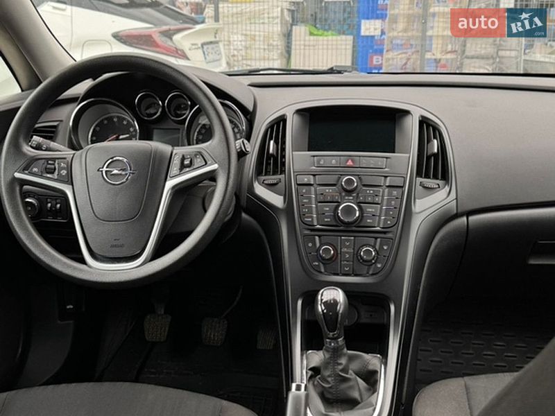 Хэтчбек Opel Astra 2015 в Киеве