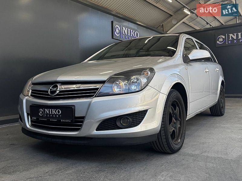 Универсал Opel Astra 2012 в Киеве