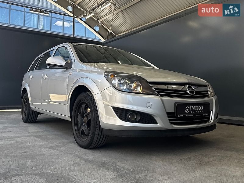 Универсал Opel Astra 2012 в Киеве