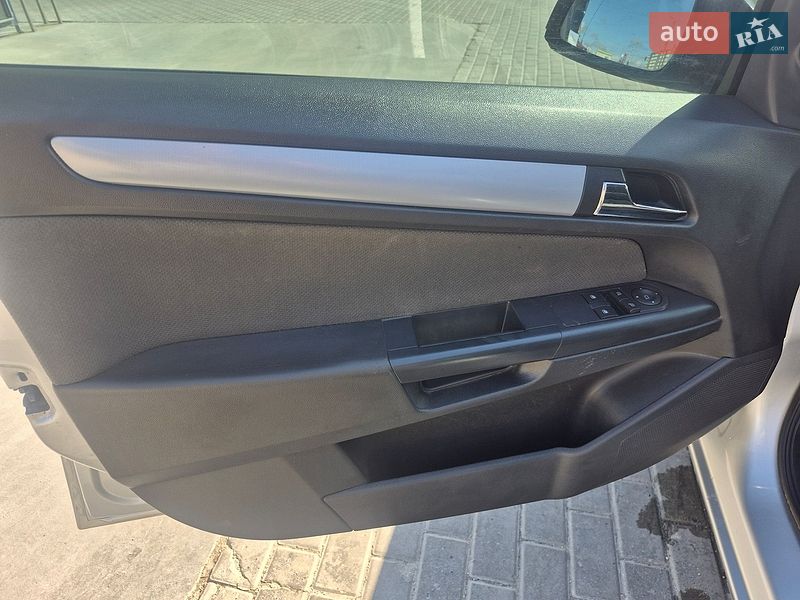 Універсал Opel Astra 2006 в Тернополі