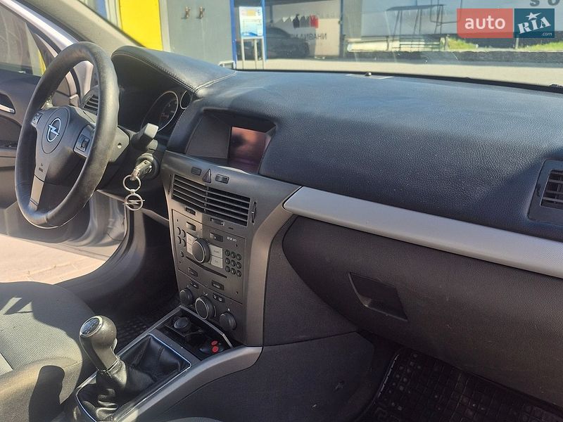 Універсал Opel Astra 2006 в Тернополі