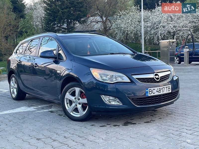 Универсал Opel Astra 2012 в Турке