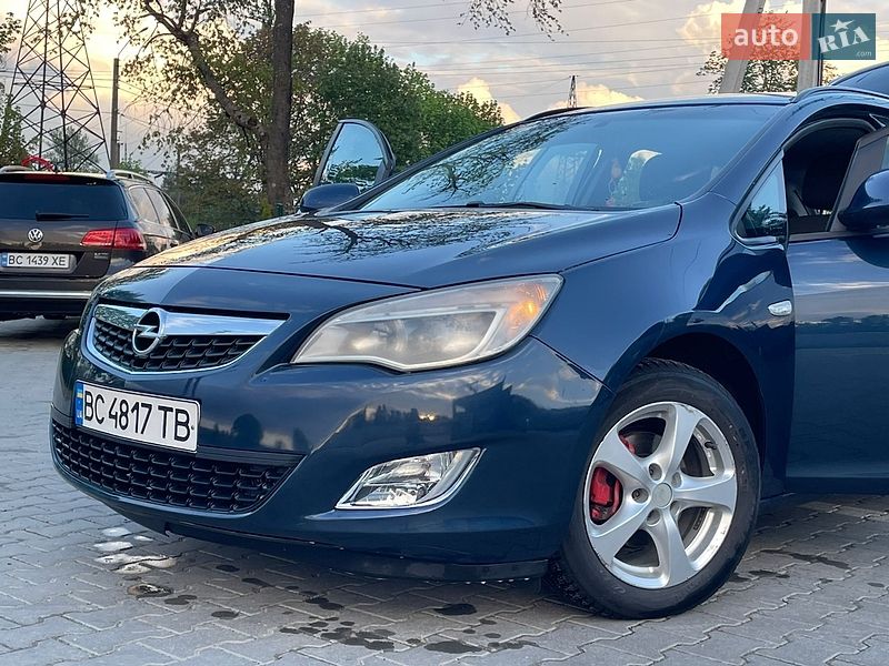 Универсал Opel Astra 2012 в Турке