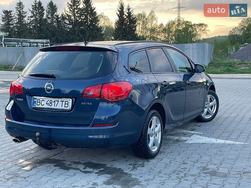Универсал Opel Astra 2012 в Турке