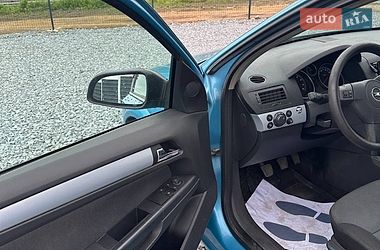 Универсал Opel Astra 2005 в Ровно