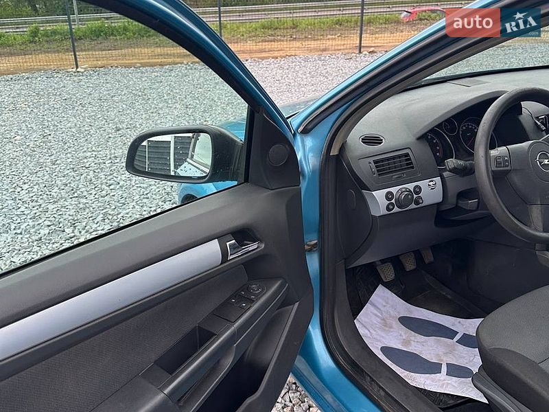 Универсал Opel Astra 2005 в Ровно