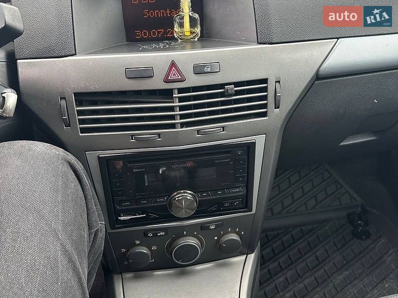 Универсал Opel Astra 2005 в Ровно