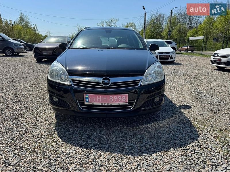 Универсал Opel Astra 2010 в Полтаве