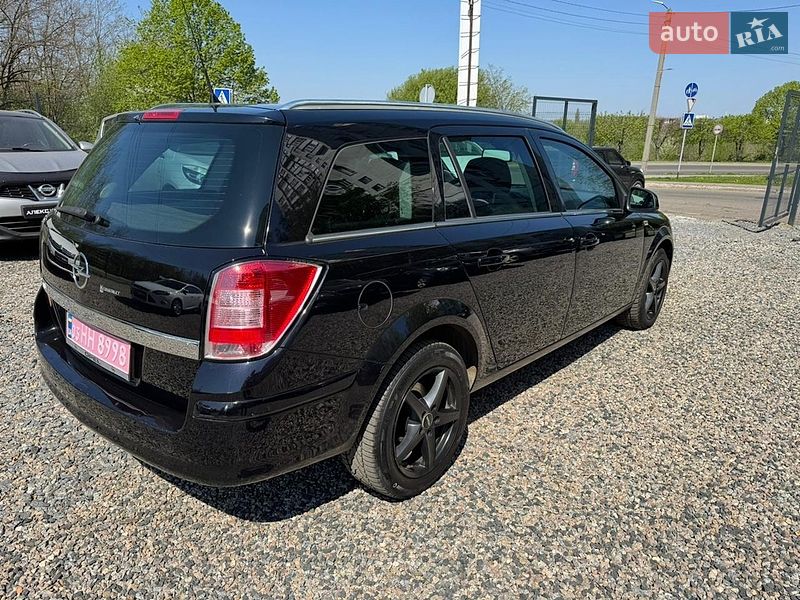 Универсал Opel Astra 2010 в Полтаве