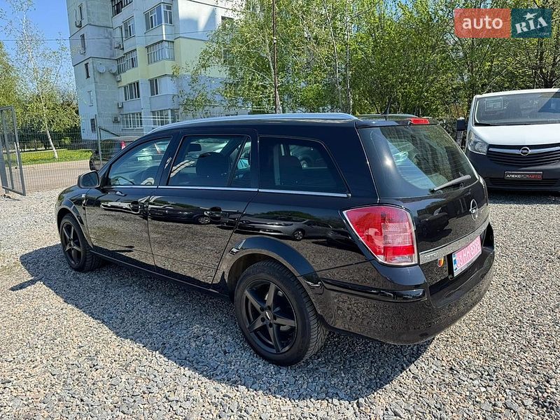 Универсал Opel Astra 2010 в Полтаве