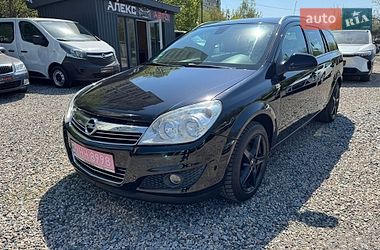 Универсал Opel Astra 2010 в Полтаве