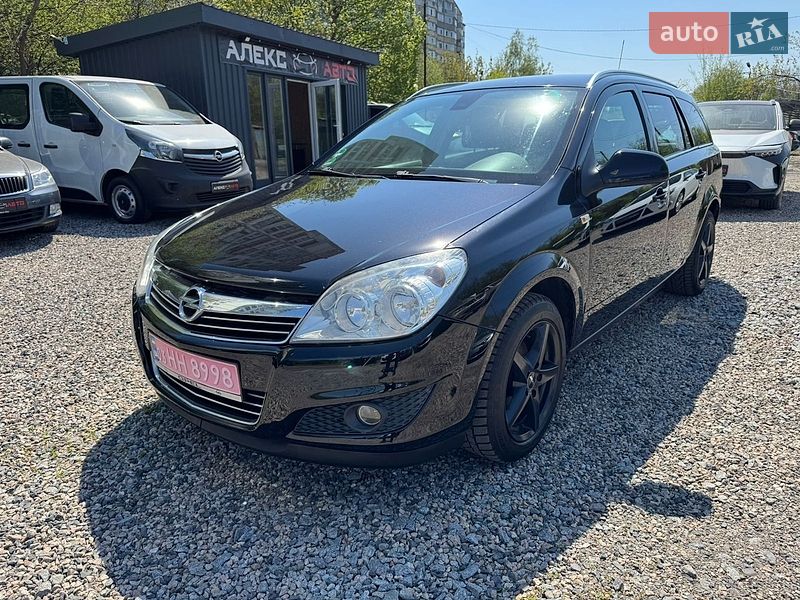 Универсал Opel Astra 2010 в Полтаве