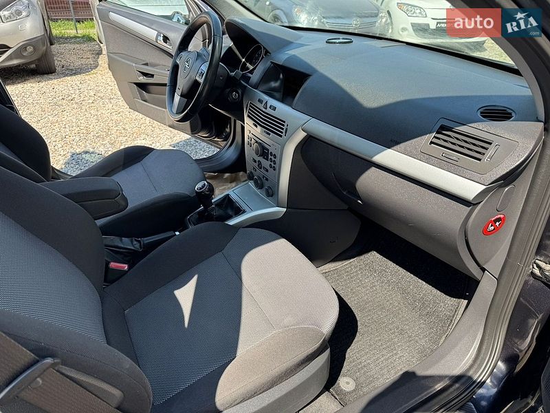 Универсал Opel Astra 2010 в Полтаве