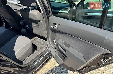 Универсал Opel Astra 2010 в Полтаве