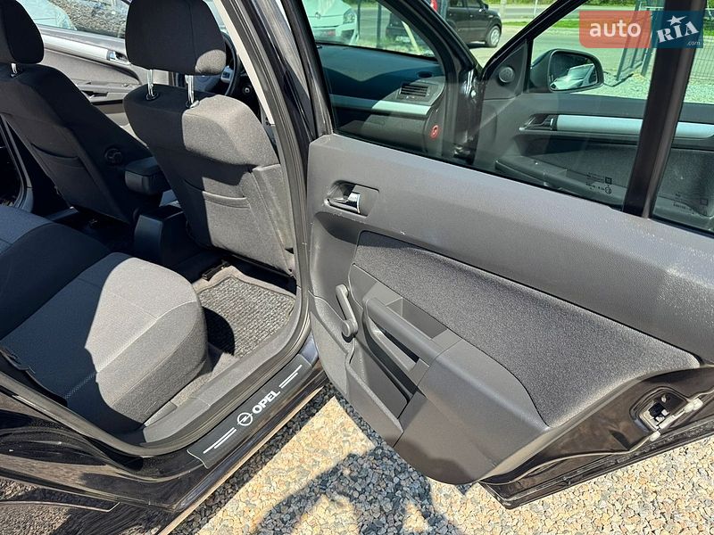 Универсал Opel Astra 2010 в Полтаве