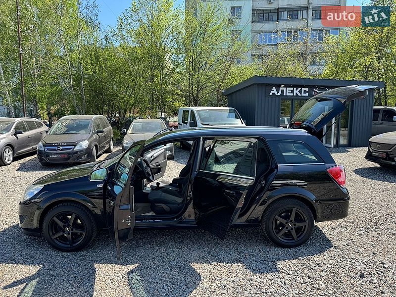 Универсал Opel Astra 2010 в Полтаве