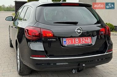 Универсал Opel Astra 2014 в Стрые
