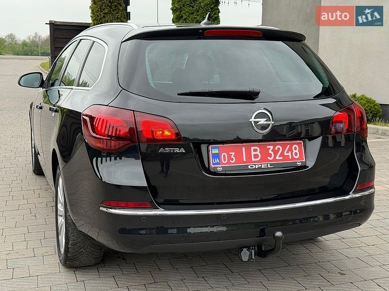 Универсал Opel Astra 2014 в Стрые