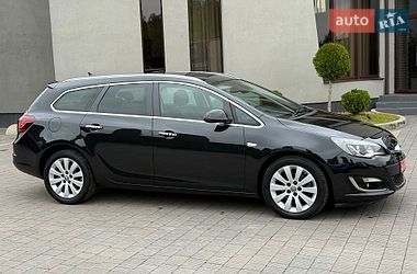 Универсал Opel Astra 2014 в Стрые
