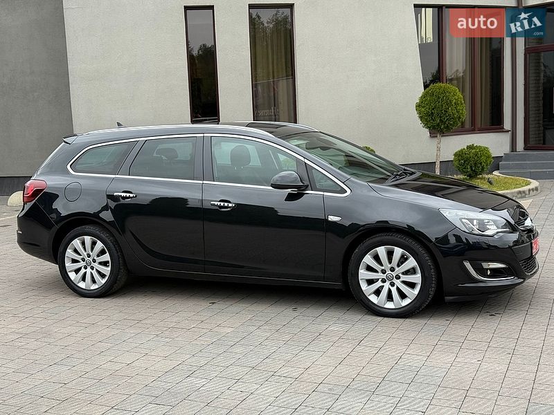 Универсал Opel Astra 2014 в Стрые