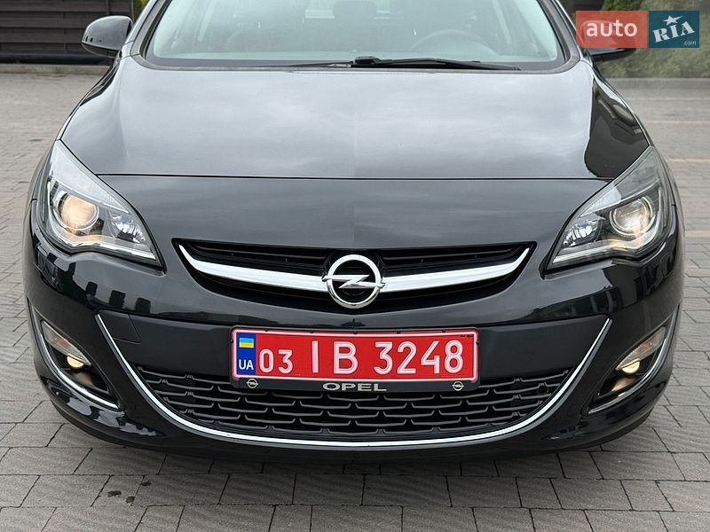 Универсал Opel Astra 2014 в Стрые