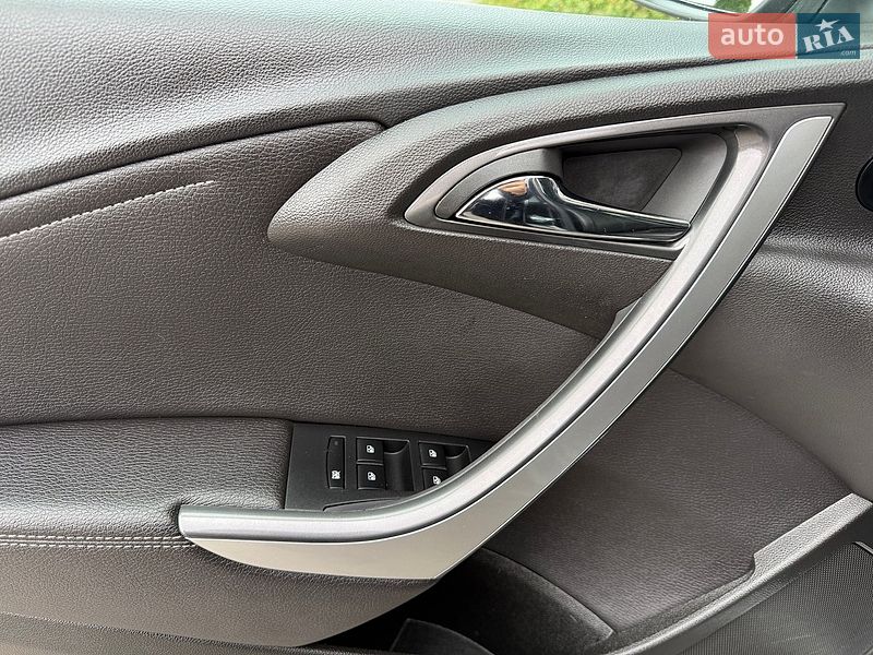 Универсал Opel Astra 2014 в Стрые