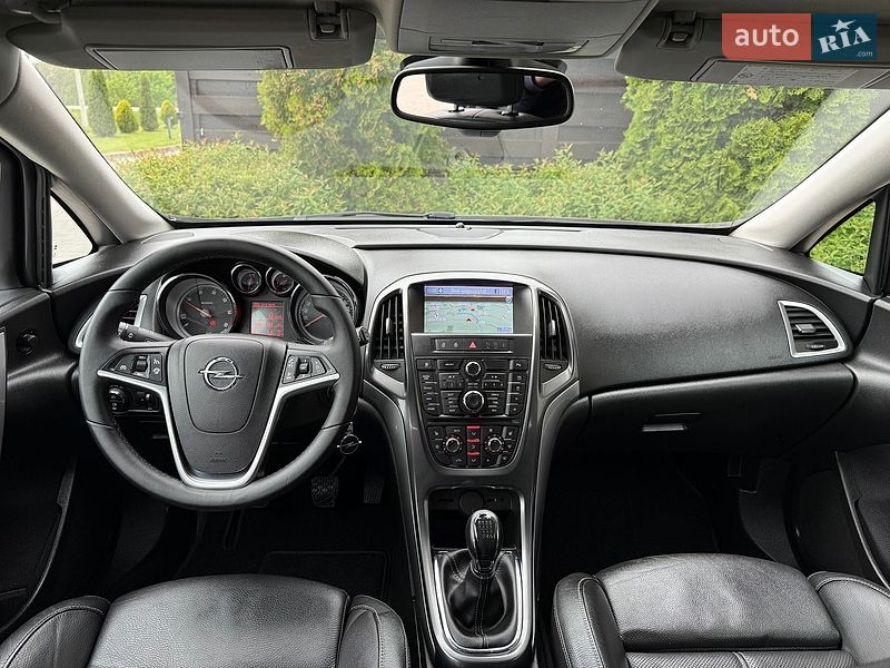 Универсал Opel Astra 2014 в Стрые