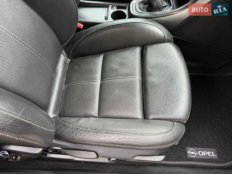 Универсал Opel Astra 2014 в Стрые