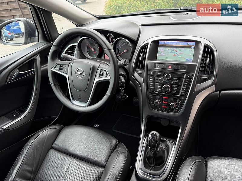 Универсал Opel Astra 2014 в Стрые