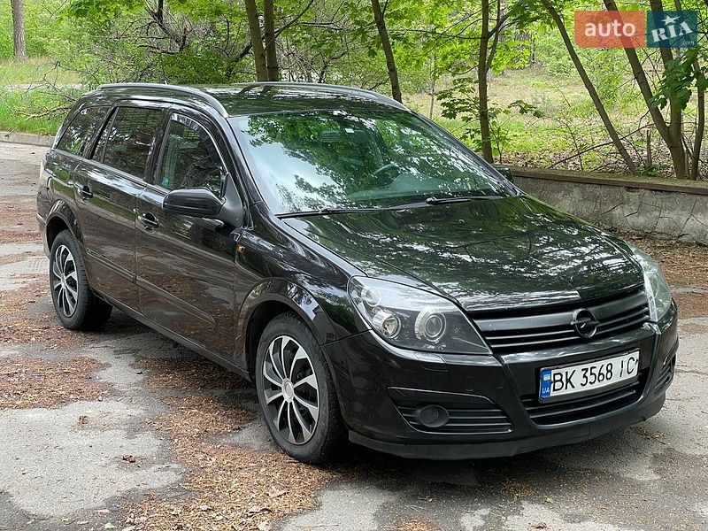 Универсал Opel Astra 2004 в Остроге