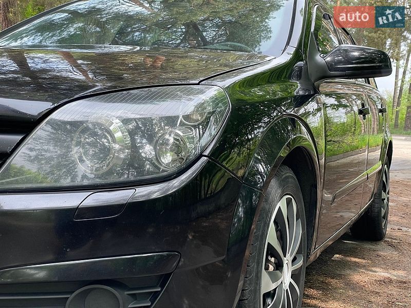 Универсал Opel Astra 2004 в Остроге