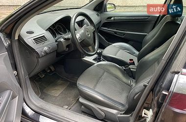 Универсал Opel Astra 2004 в Остроге