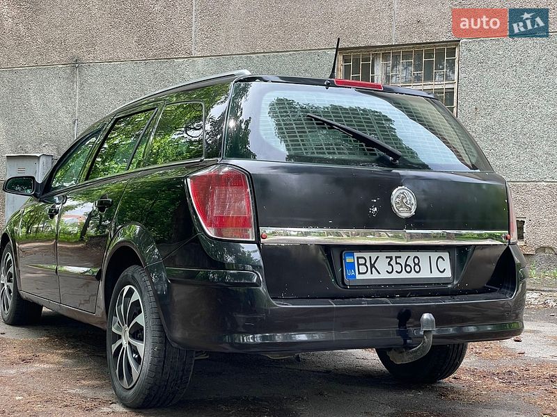 Универсал Opel Astra 2004 в Остроге