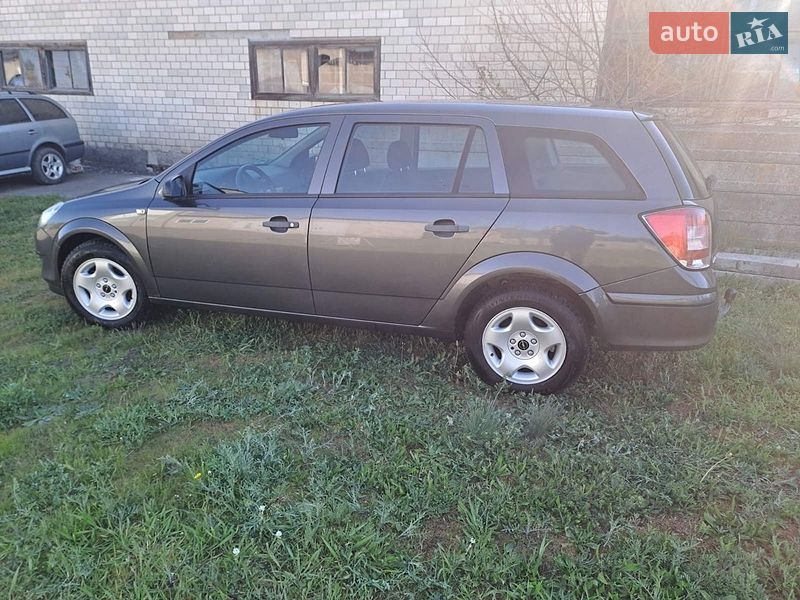 Універсал Opel Astra 2009 в Решетилівці