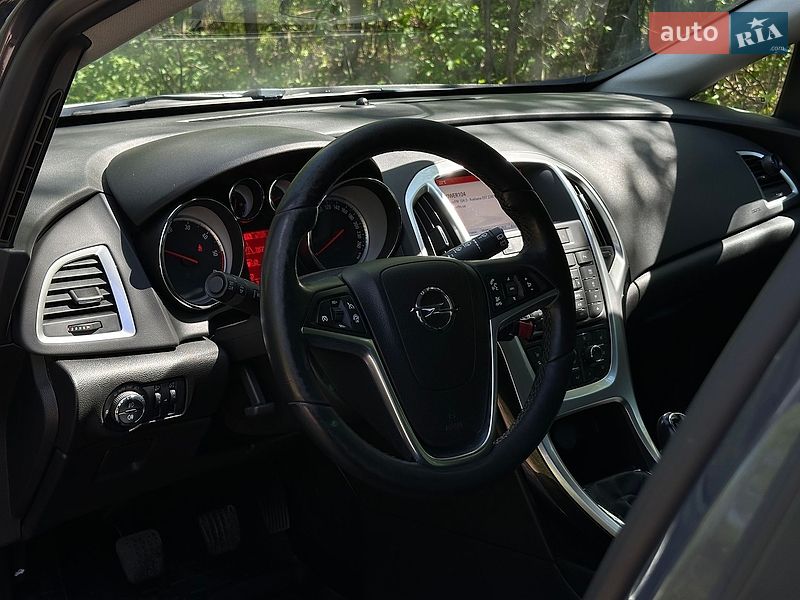 Универсал Opel Astra 2014 в Киеве