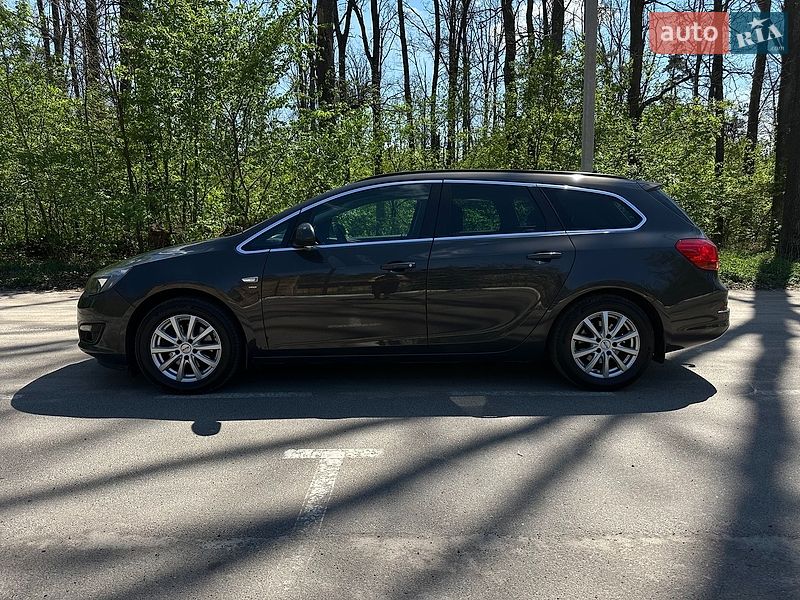 Универсал Opel Astra 2014 в Киеве