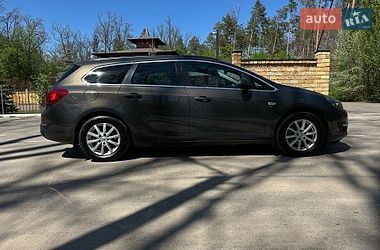 Универсал Opel Astra 2014 в Киеве