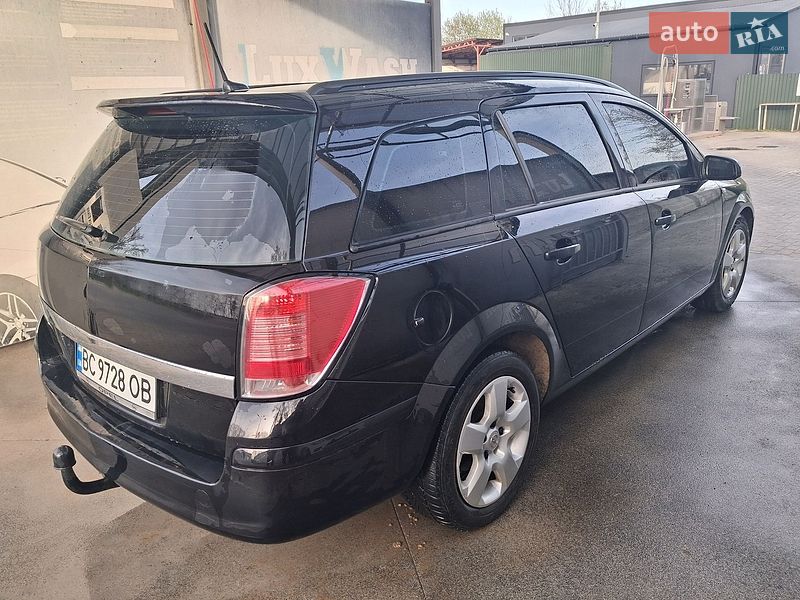 Универсал Opel Astra 2005 в Стрые