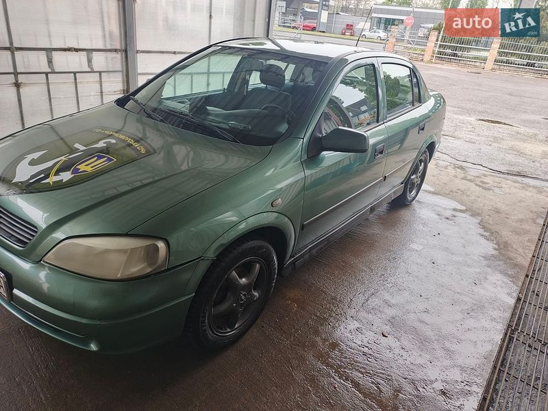 Седан Opel Astra 2000 в Черноморске