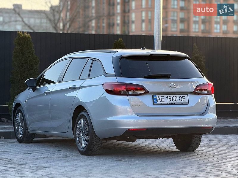Универсал Opel Astra 2017 в Днепре