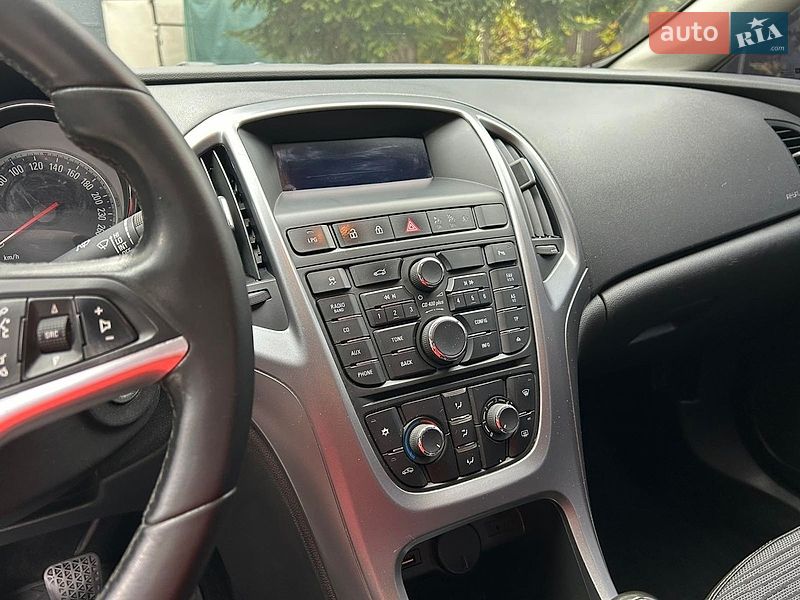 Седан Opel Astra 2017 в Ужгороді