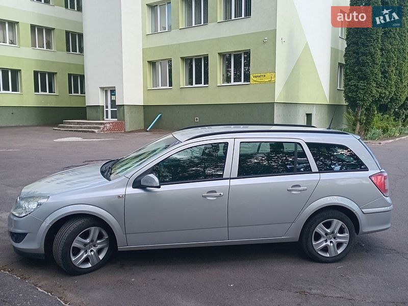 Универсал Opel Astra 2009 в Ровно