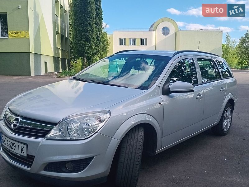 Универсал Opel Astra 2009 в Ровно