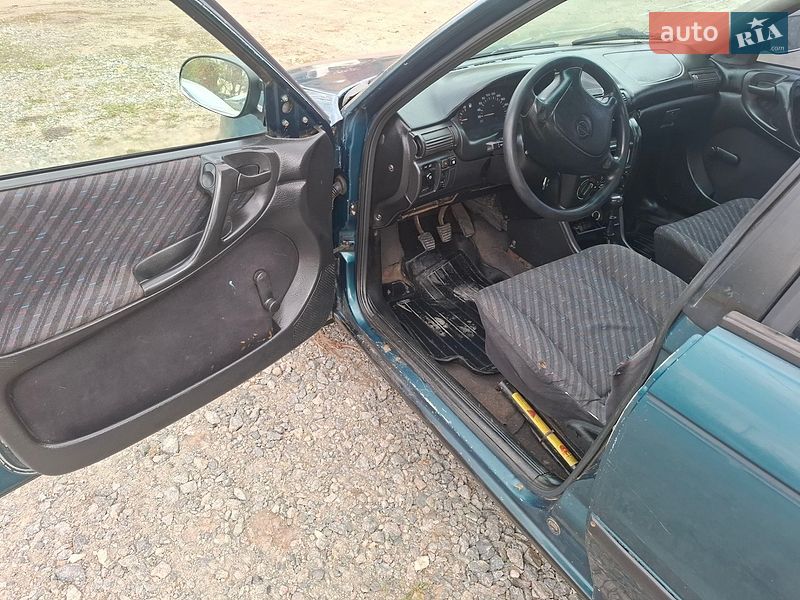 Седан Opel Astra 1995 в Немирове