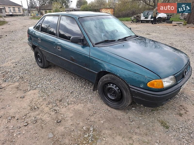 Седан Opel Astra 1995 в Немирове