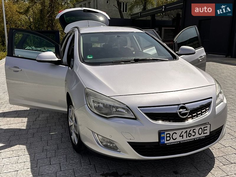 Opel Astra 2011