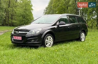 Універсал Opel Astra 2010 в Сумах