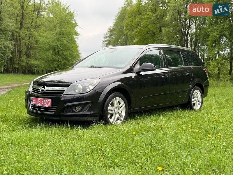 Універсал Opel Astra 2010 в Сумах